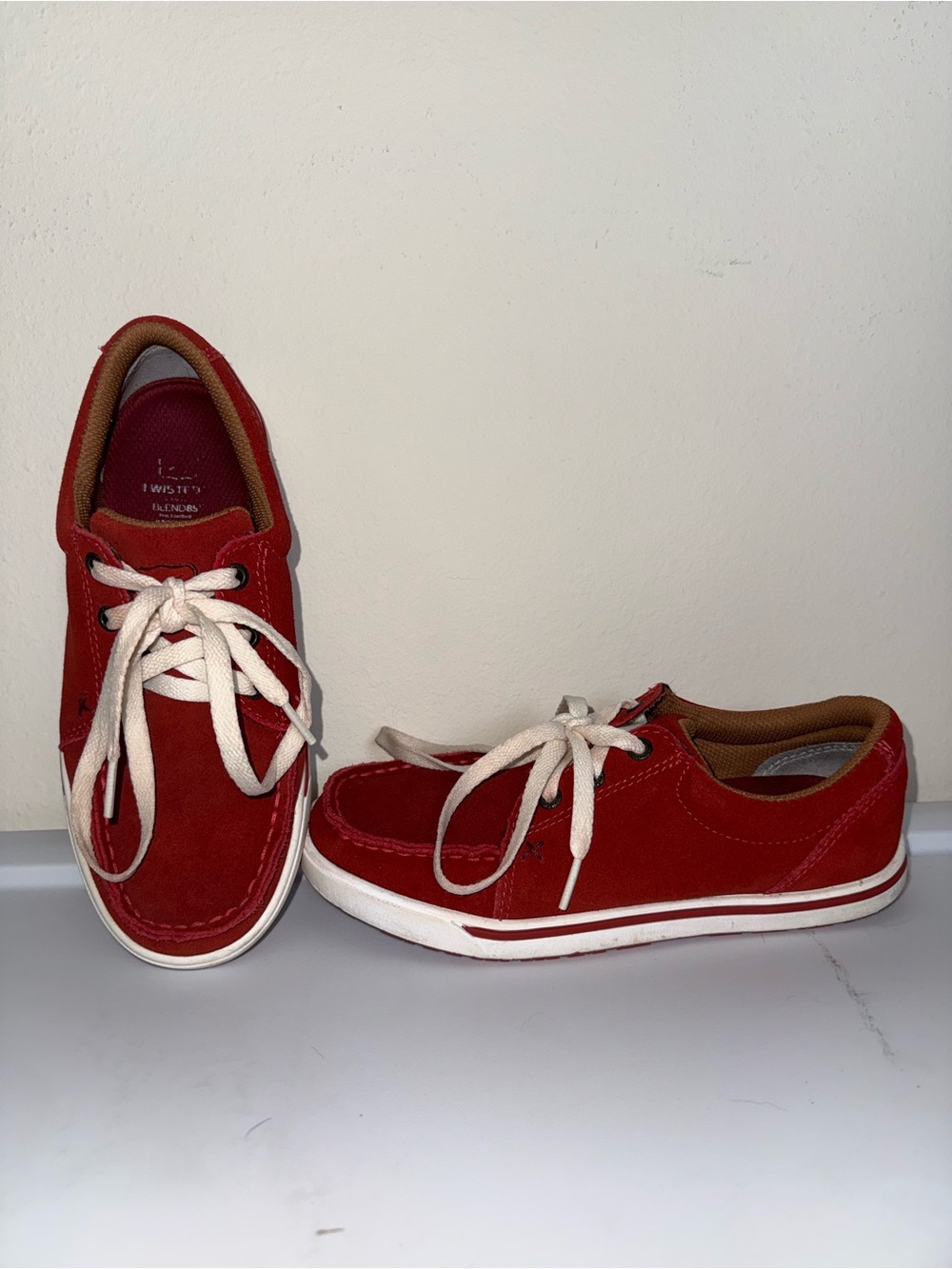 Twisted X Women’s Red Suede Casual Lace-Up Shoes